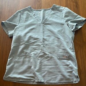 FIGS 3-pocket Top